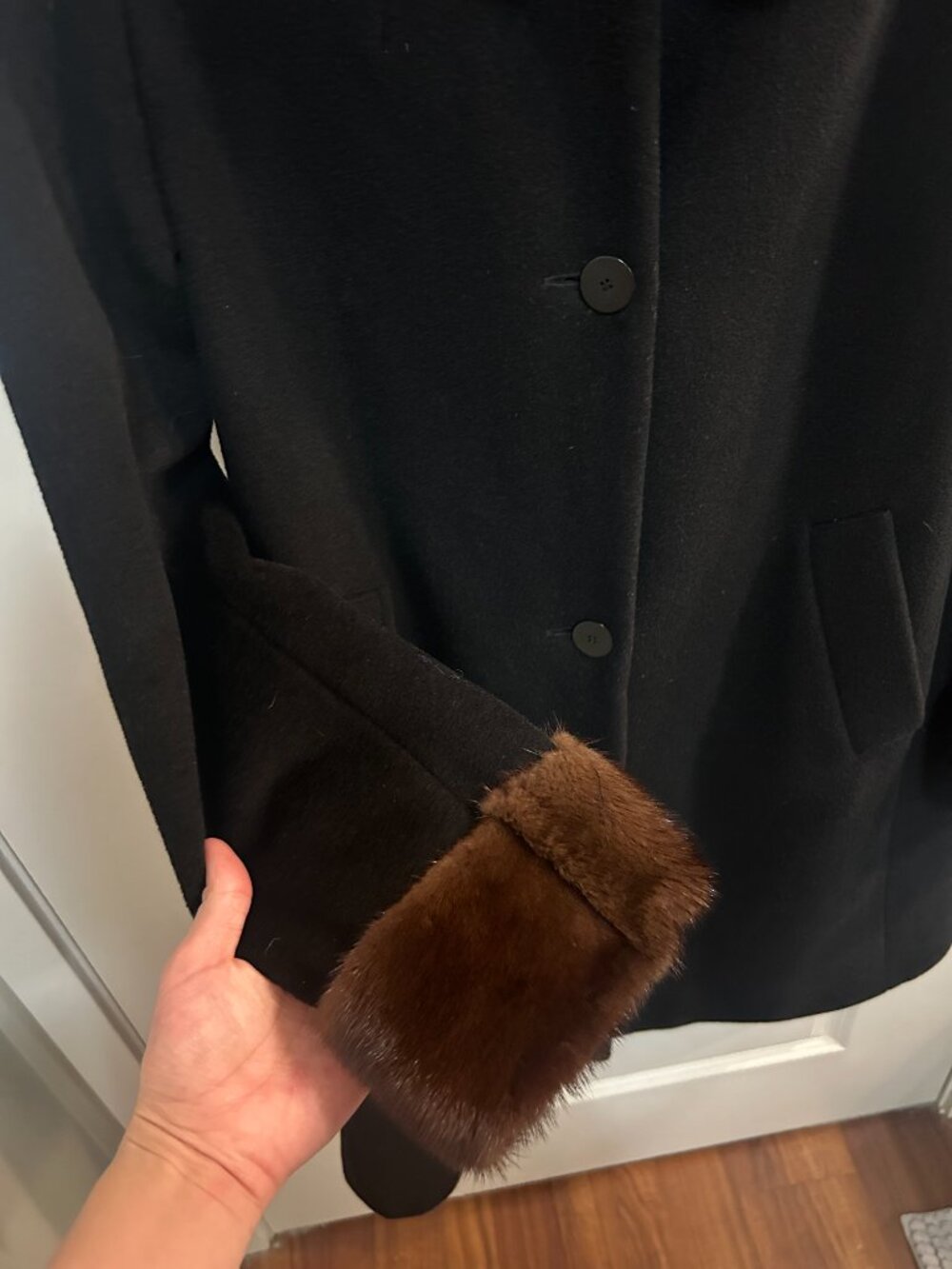 DKNY Black 100% Wool Coat Real Mink Fur Collar Cuffs Size 6 Luxury Vintage - Picture 3 of 13